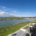 4 Glendorgal Sands, Newquay
